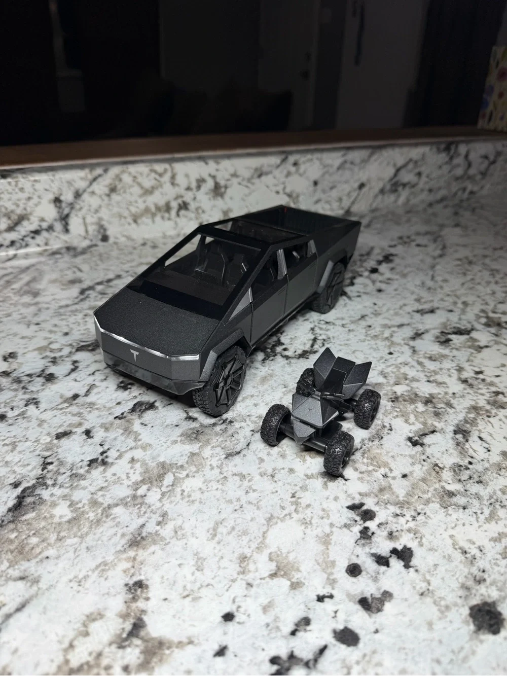 Cyber truck with cyber atv 1:24 scale Xinhaodi metal diecast model
